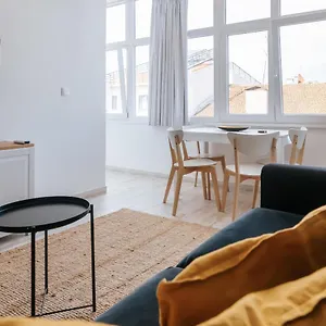  Apartamento - Almirante Reis