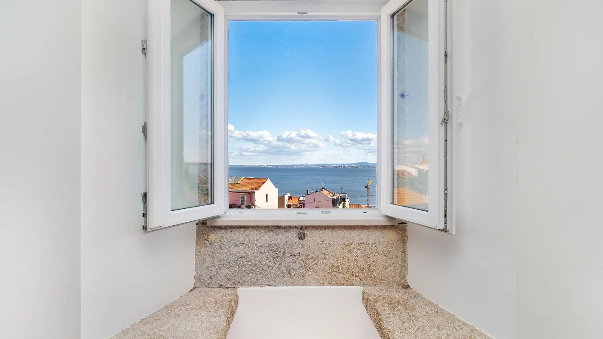 Whome Exclusive Stay In A Prime Location With River View Lisbon